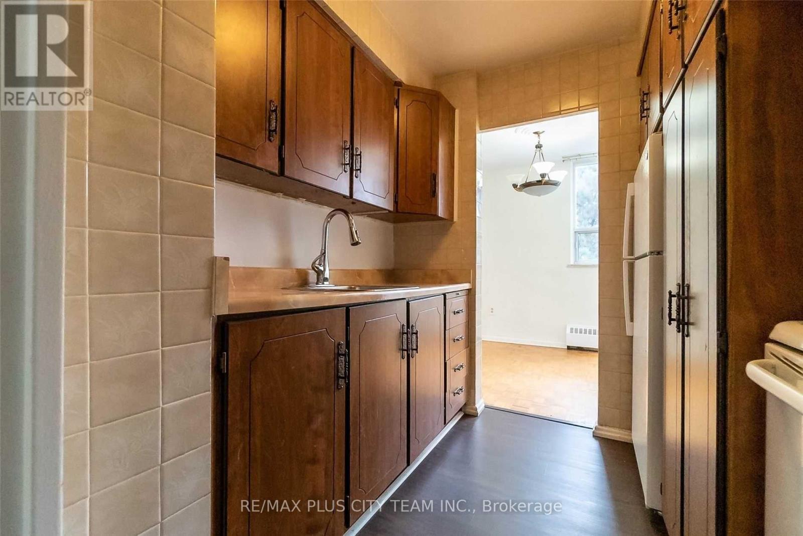 311 - 3311 Kingston Road, Toronto, ON - Indoor Photo Showing Other Room