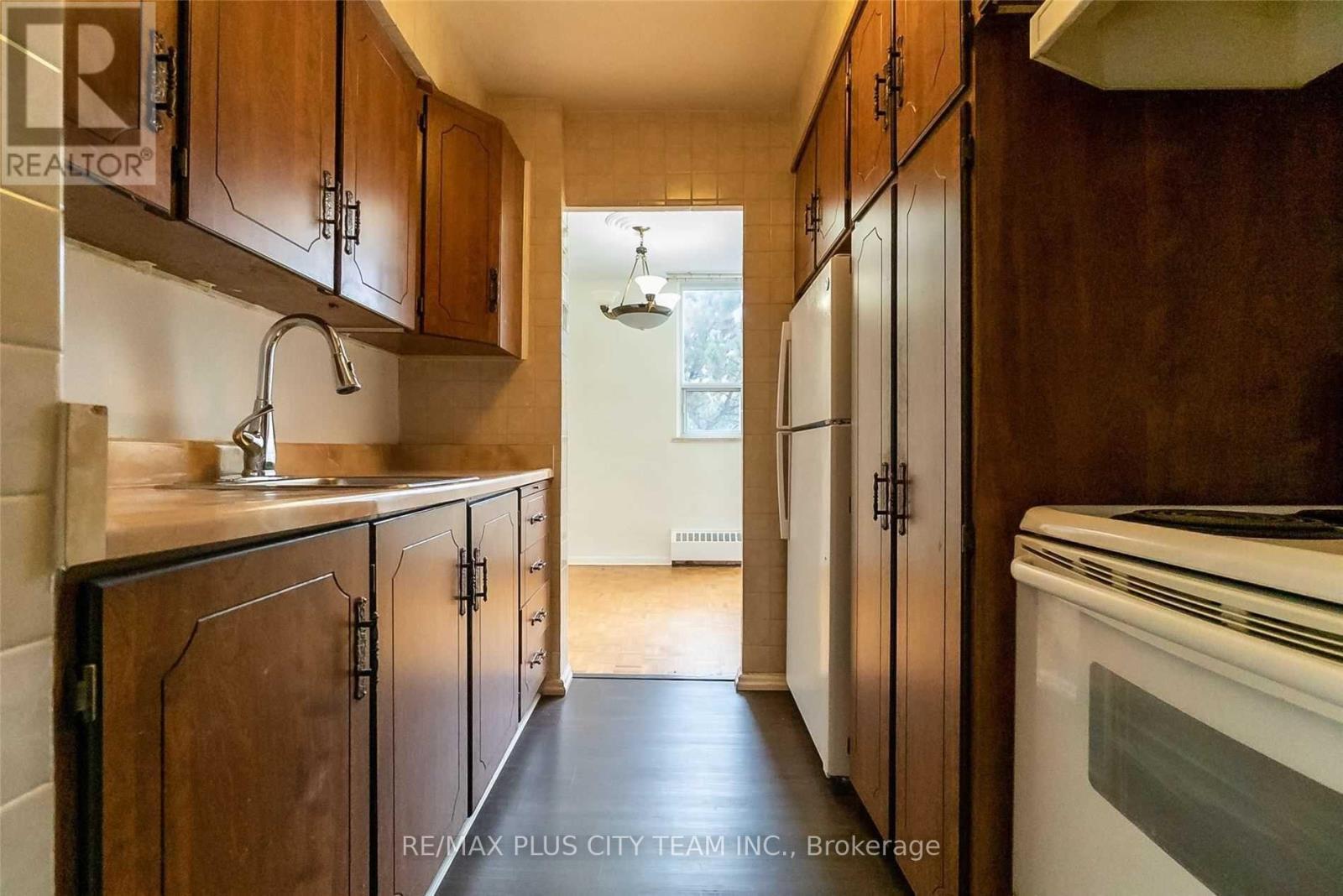 311 - 3311 Kingston Road, Toronto, ON - Indoor Photo Showing Kitchen