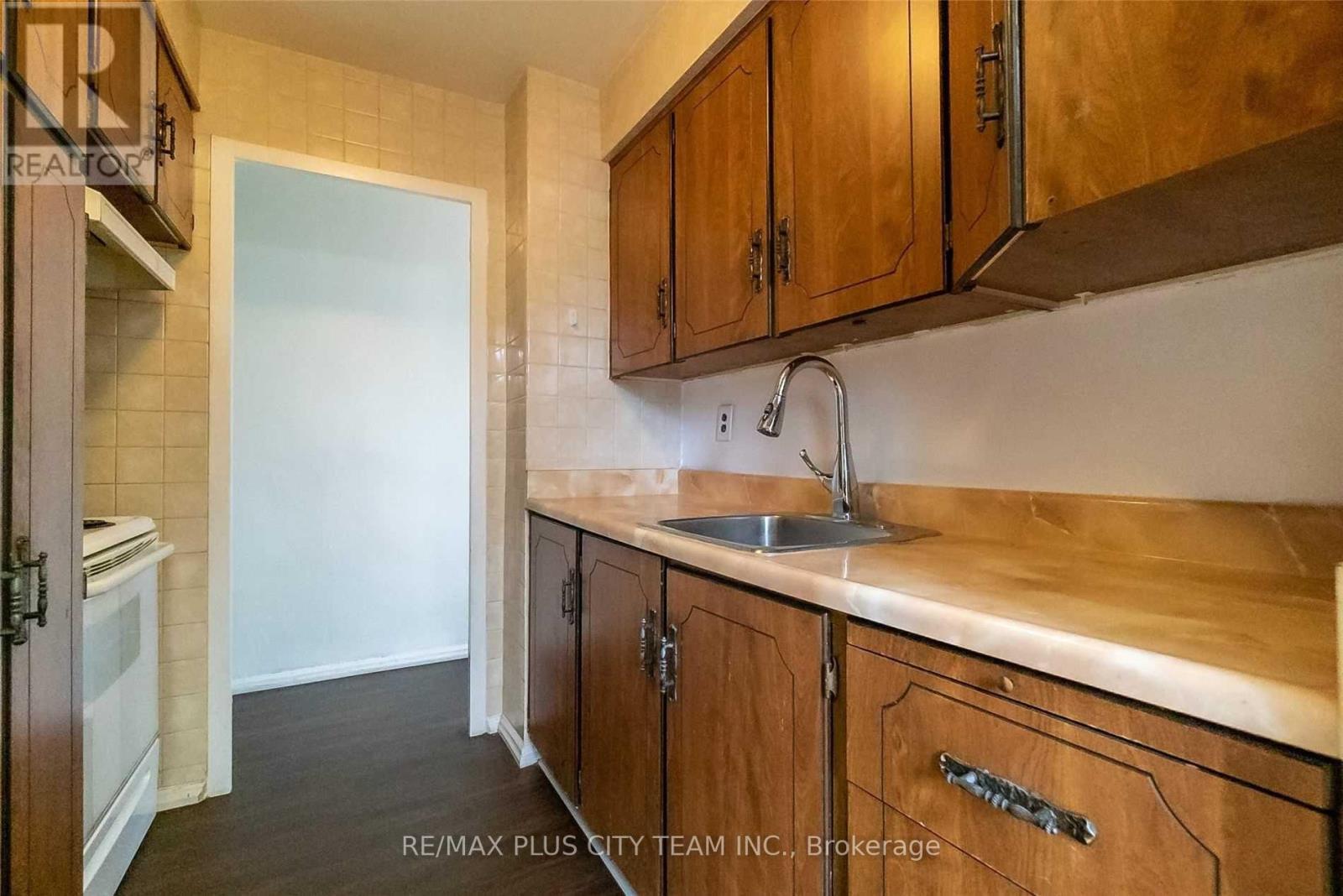 311 - 3311 Kingston Road, Toronto, ON - Indoor Photo Showing Kitchen