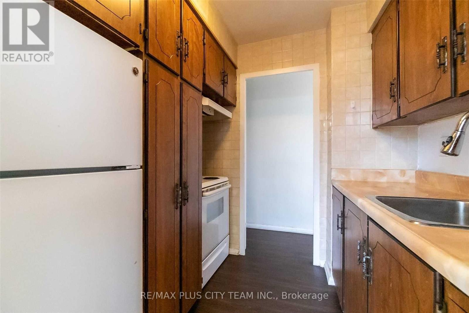 311 - 3311 Kingston Road, Toronto, ON - Indoor Photo Showing Kitchen
