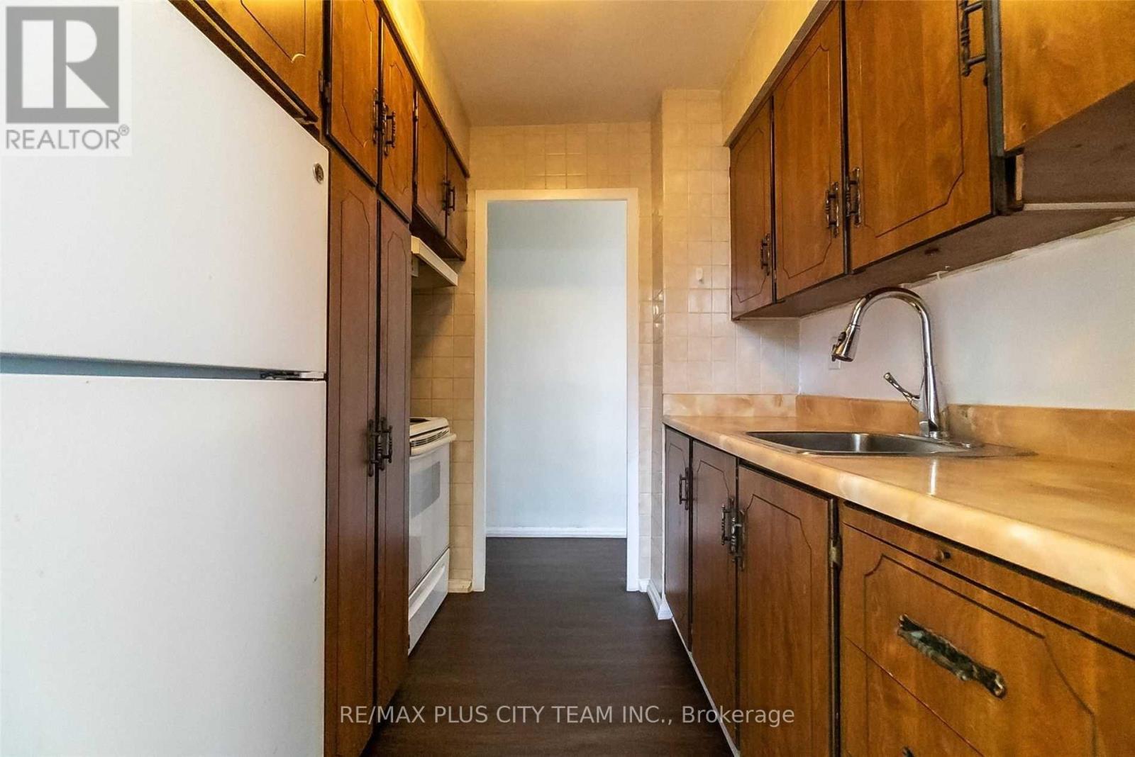 311 - 3311 Kingston Road, Toronto, ON - Indoor Photo Showing Kitchen