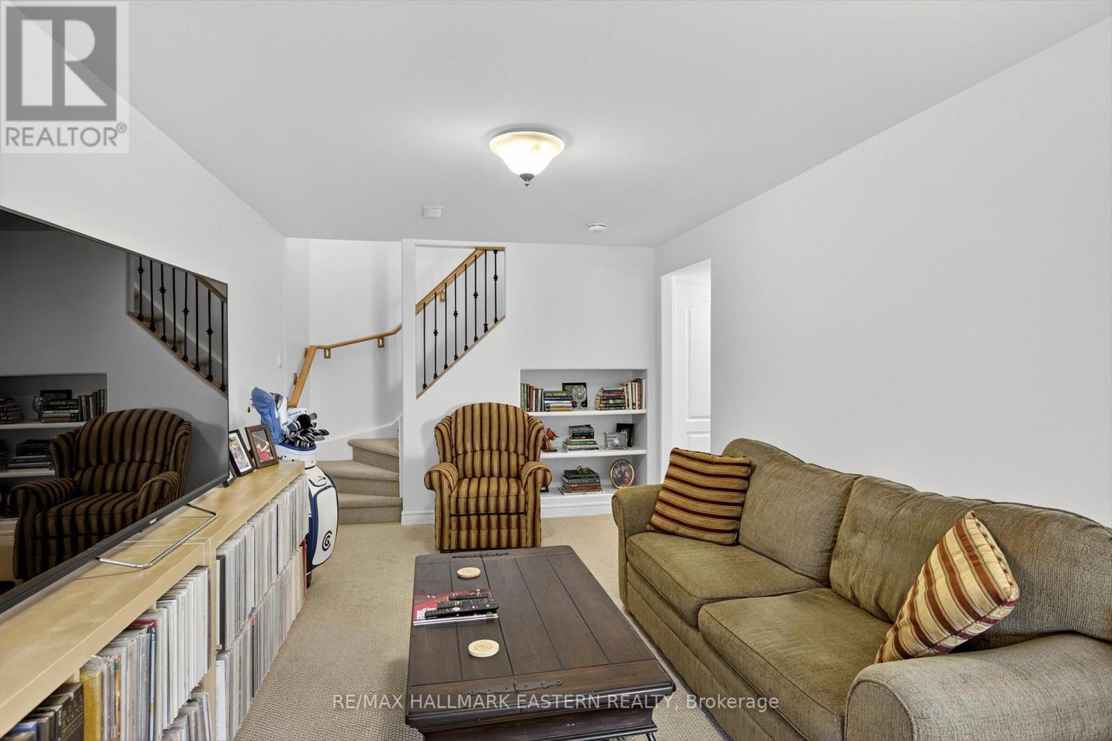#1 - 929 Wentworth Street, Peterborough (Otonabee Ward 1), ON - Indoor Photo Showing Living Room