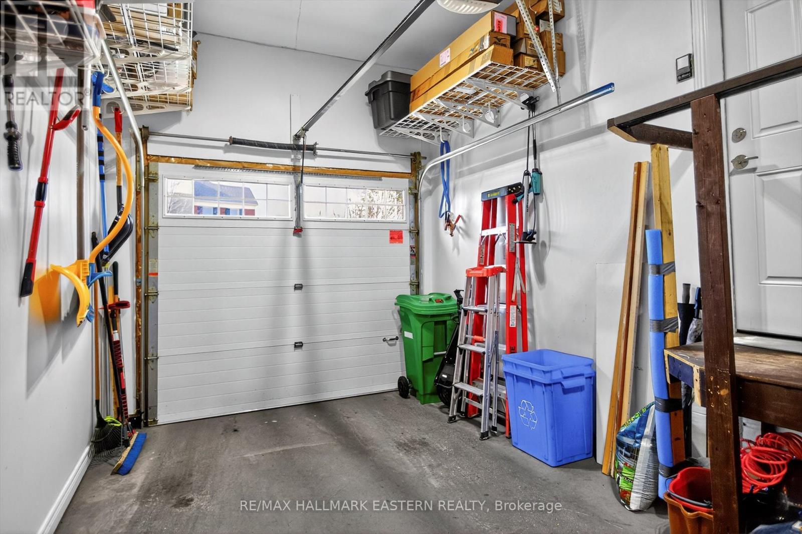 #1 - 929 Wentworth Street, Peterborough (Otonabee Ward 1), ON - Indoor Photo Showing Garage