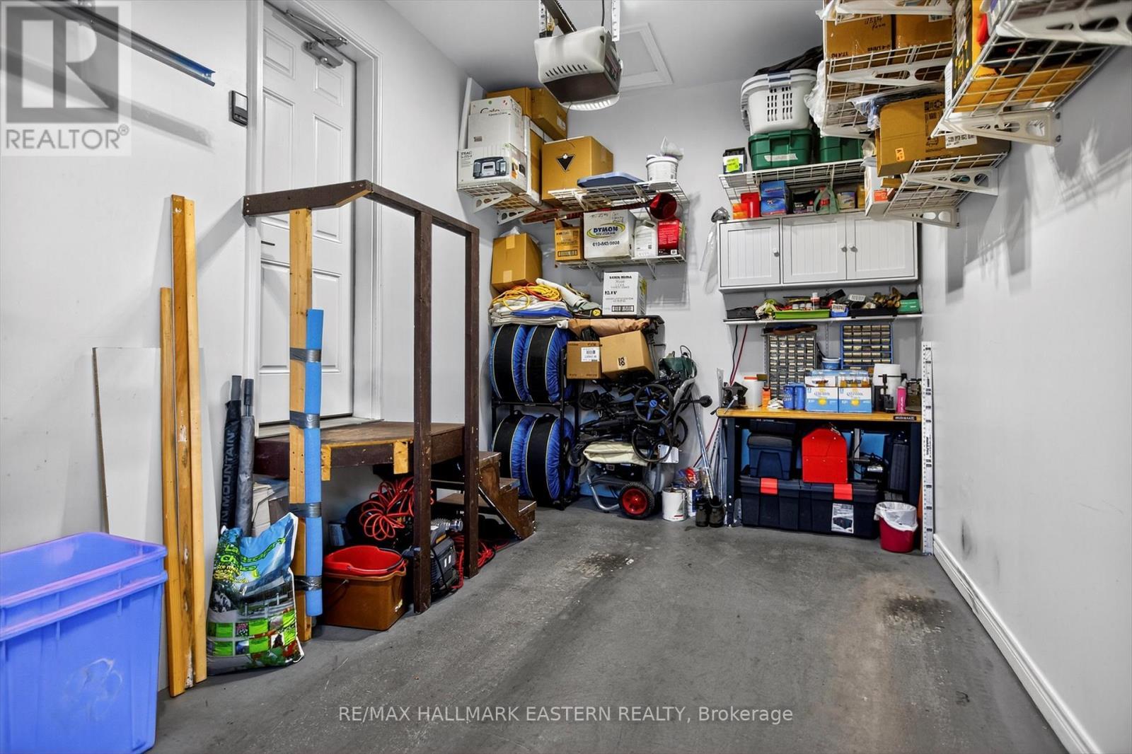 #1 - 929 Wentworth Street, Peterborough (Otonabee Ward 1), ON - Indoor Photo Showing Garage