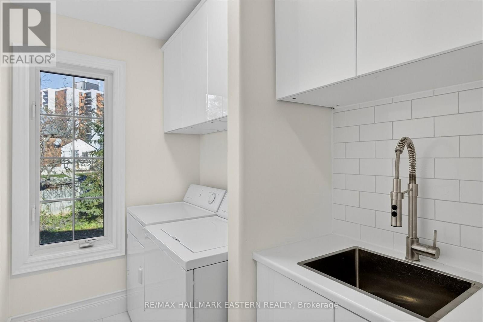#1 - 929 Wentworth Street, Peterborough (Otonabee Ward 1), ON - Indoor Photo Showing Laundry Room