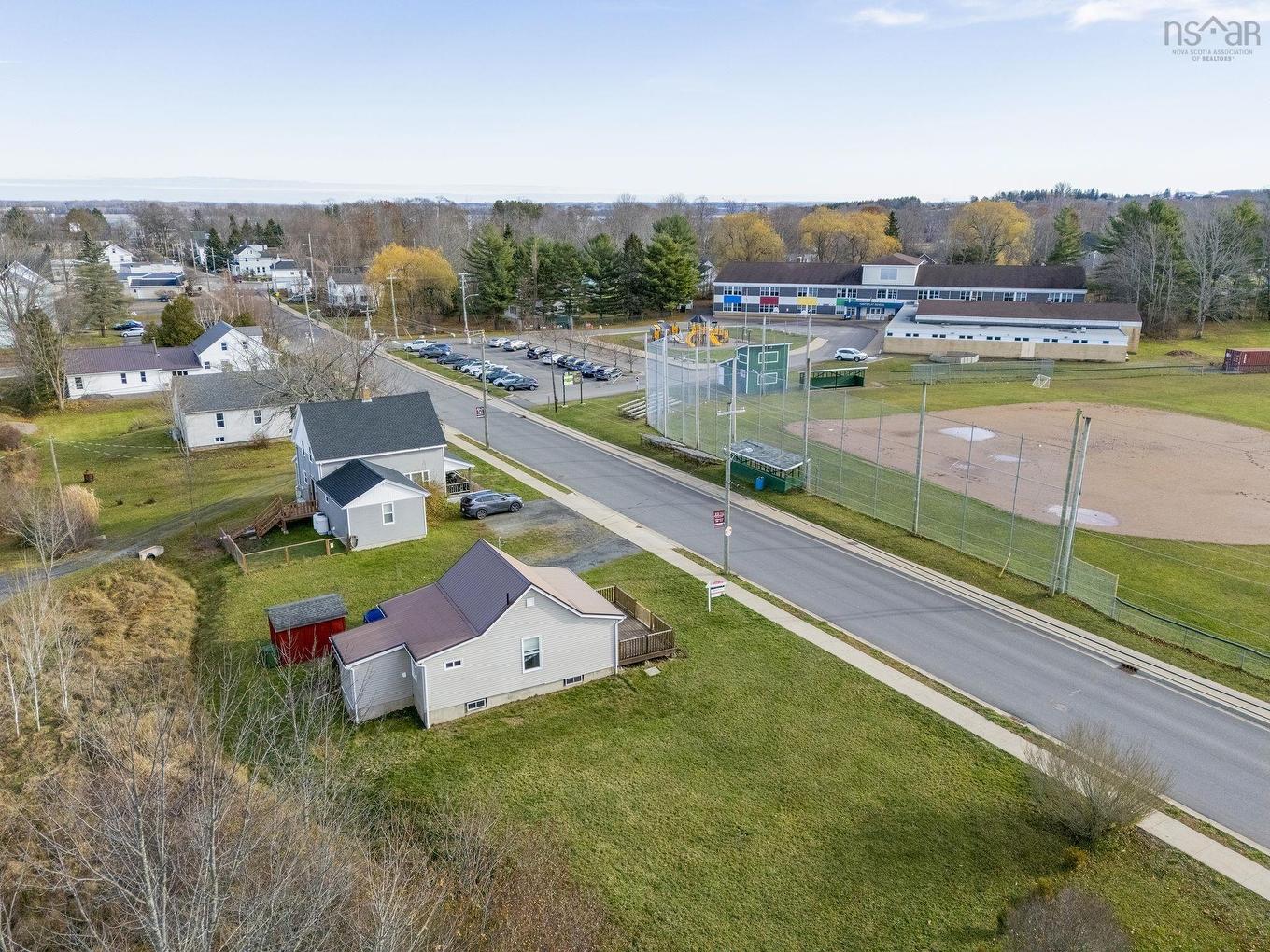 18 School Street, Hantsport, NS