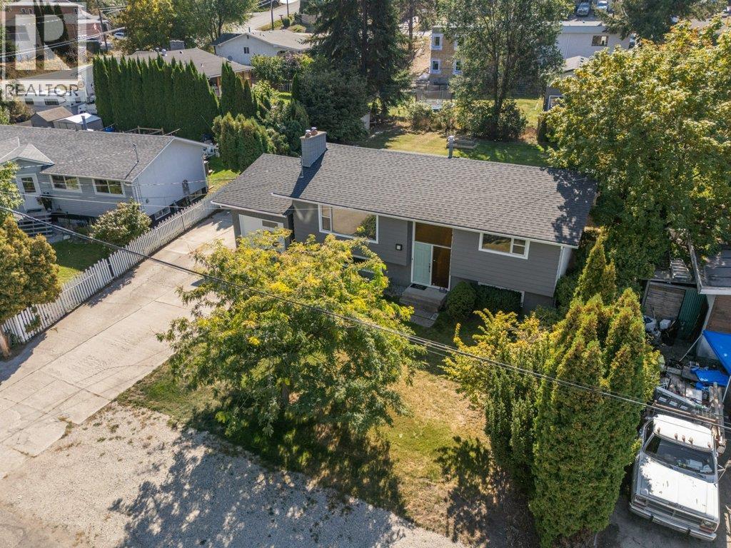 1777 Autumn Road, Kelowna, BC - Outdoor