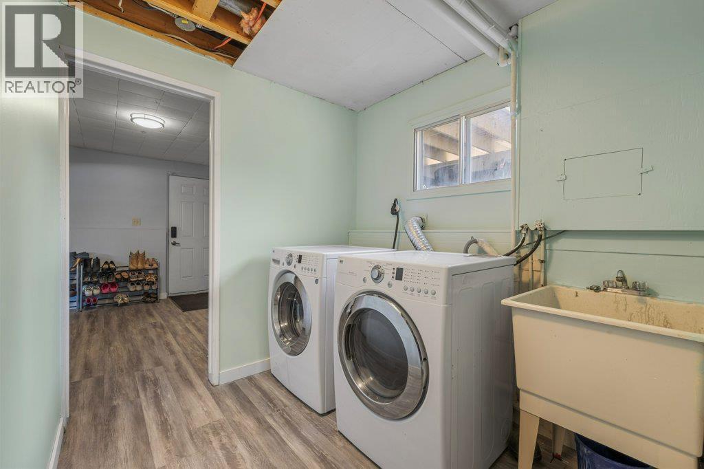 1777 Autumn Road, Kelowna, BC - Indoor Photo Showing Laundry Room