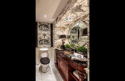 Powder room -