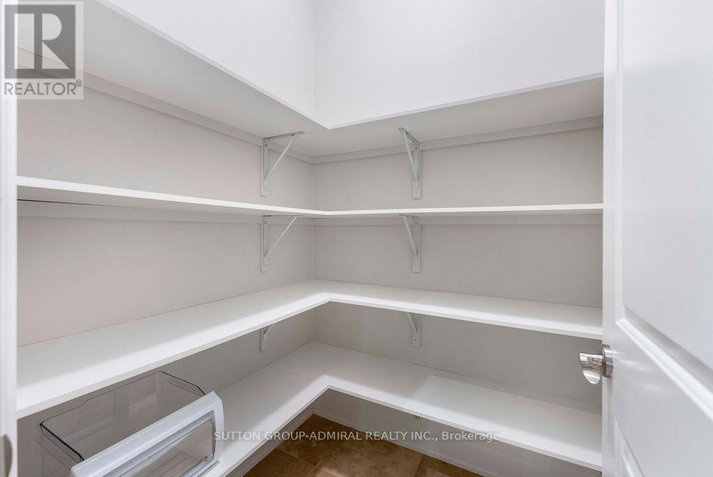 21 Day Lily Crescent, Richmond Hill, ON - Indoor With Storage