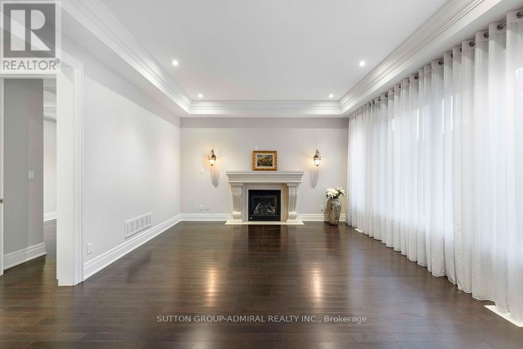 21 Day Lily Crescent, Richmond Hill, ON - Indoor Photo Showing Living Room With Fireplace