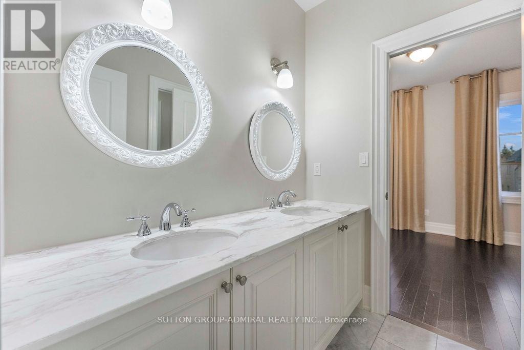 21 Day Lily Crescent, Richmond Hill, ON - Indoor Photo Showing Bathroom