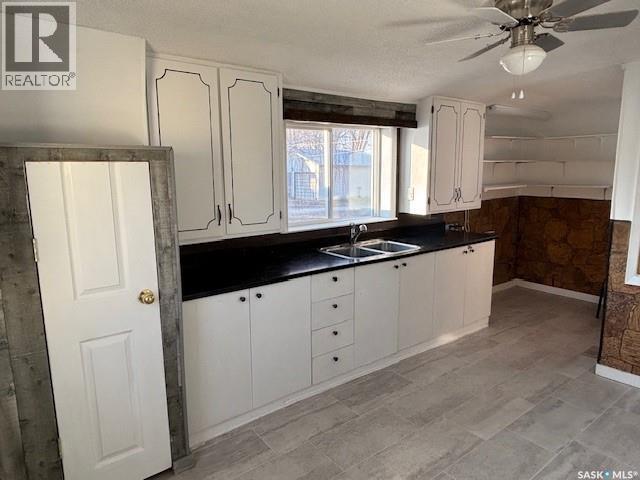 134 2Nd Avenue W, Canora, SK - Indoor Photo Showing Kitchen With Double Sink