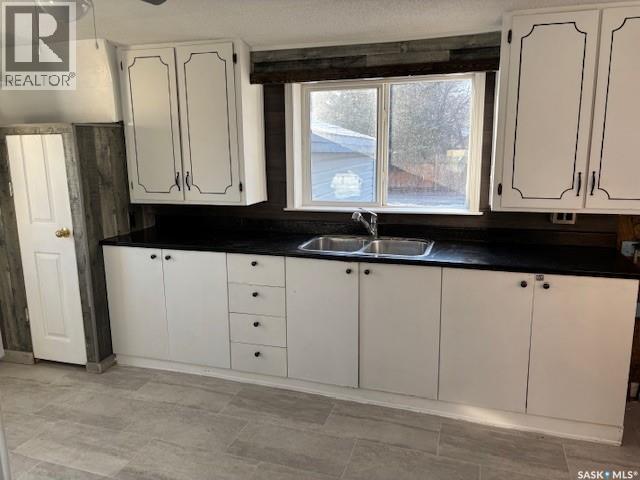 134 2Nd Avenue W, Canora, SK - Indoor Photo Showing Kitchen With Double Sink