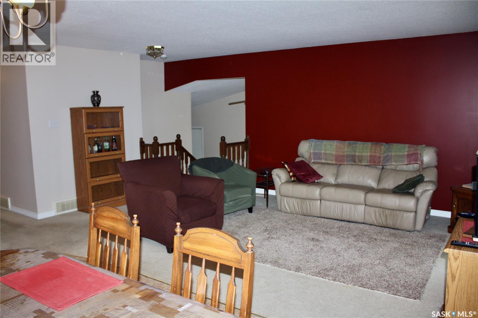 31 Queen Street, Clavet, SK - Indoor Photo Showing Living Room