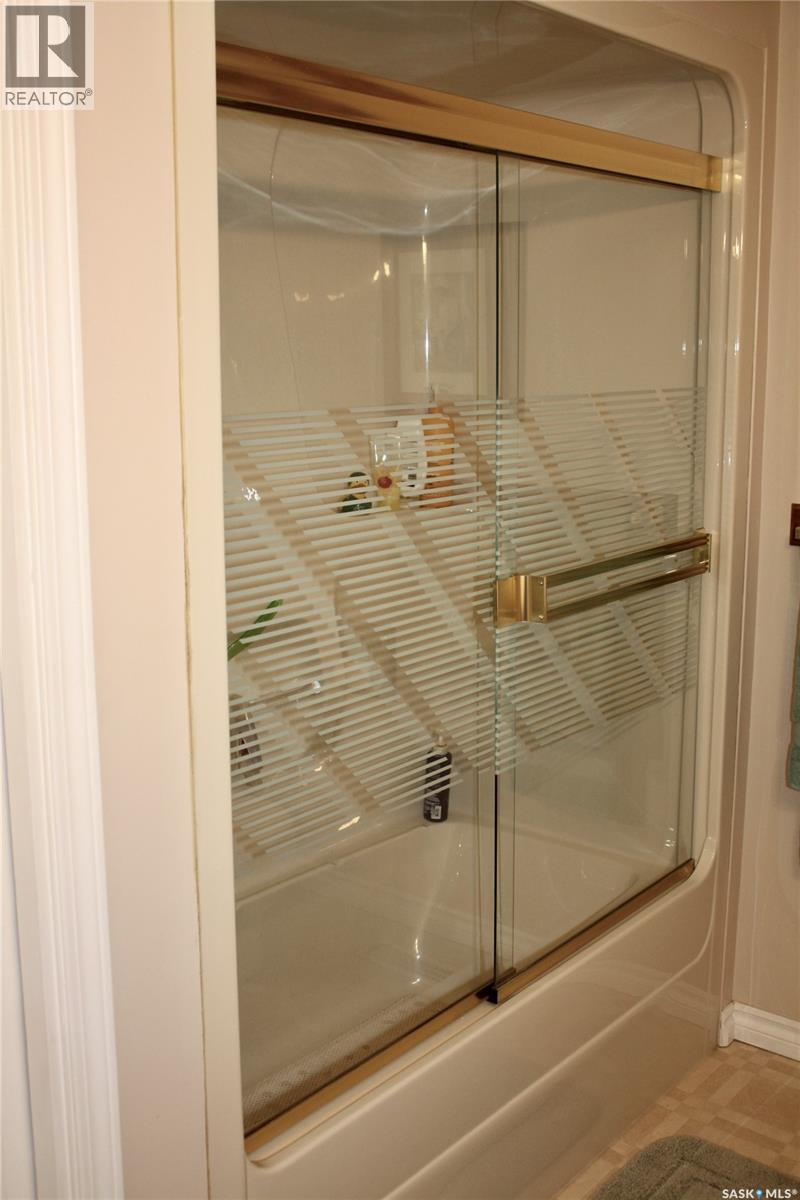 31 Queen Street, Clavet, SK - Indoor Photo Showing Bathroom