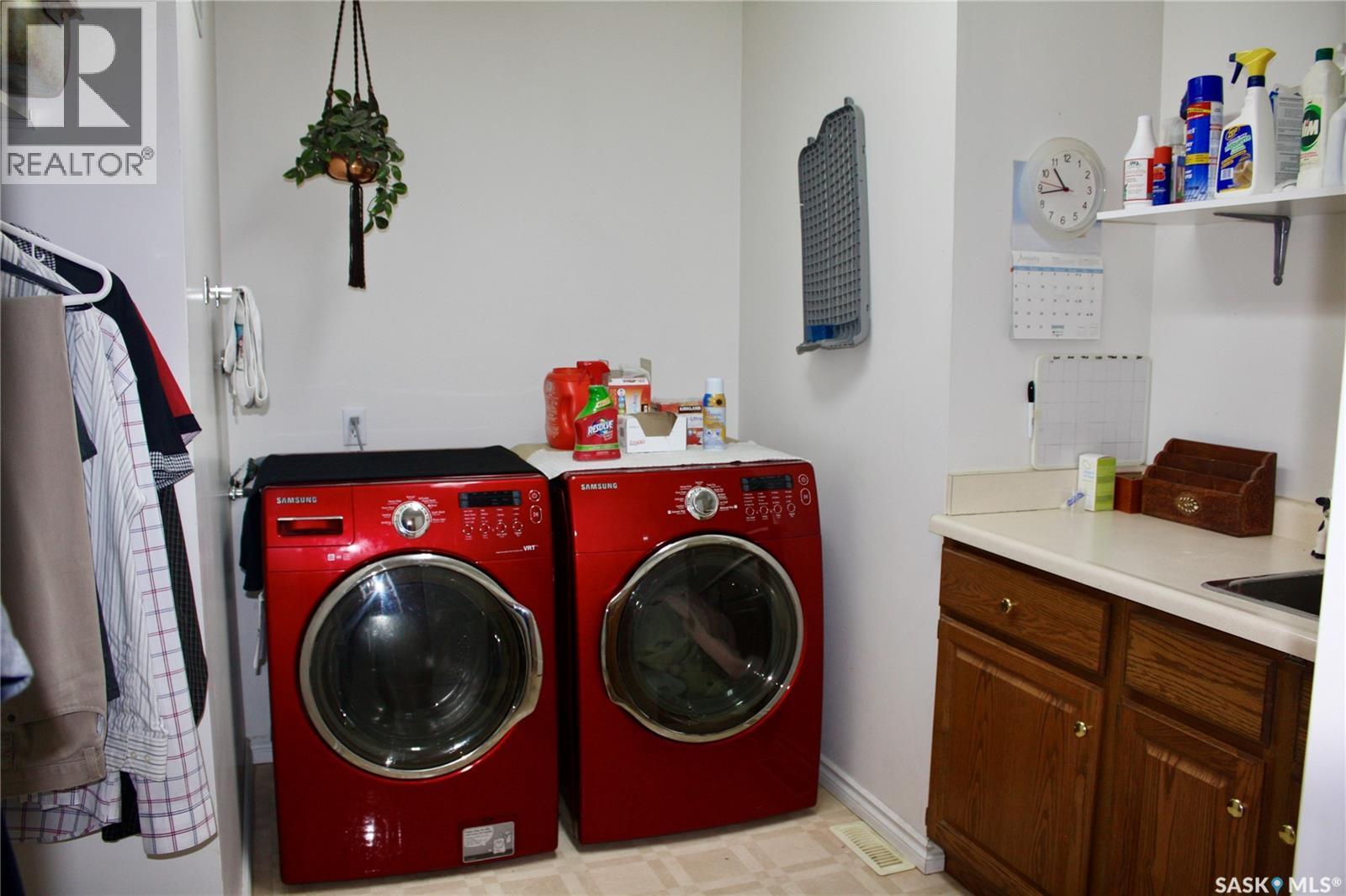 31 Queen Street, Clavet, SK - Indoor Photo Showing Laundry Room