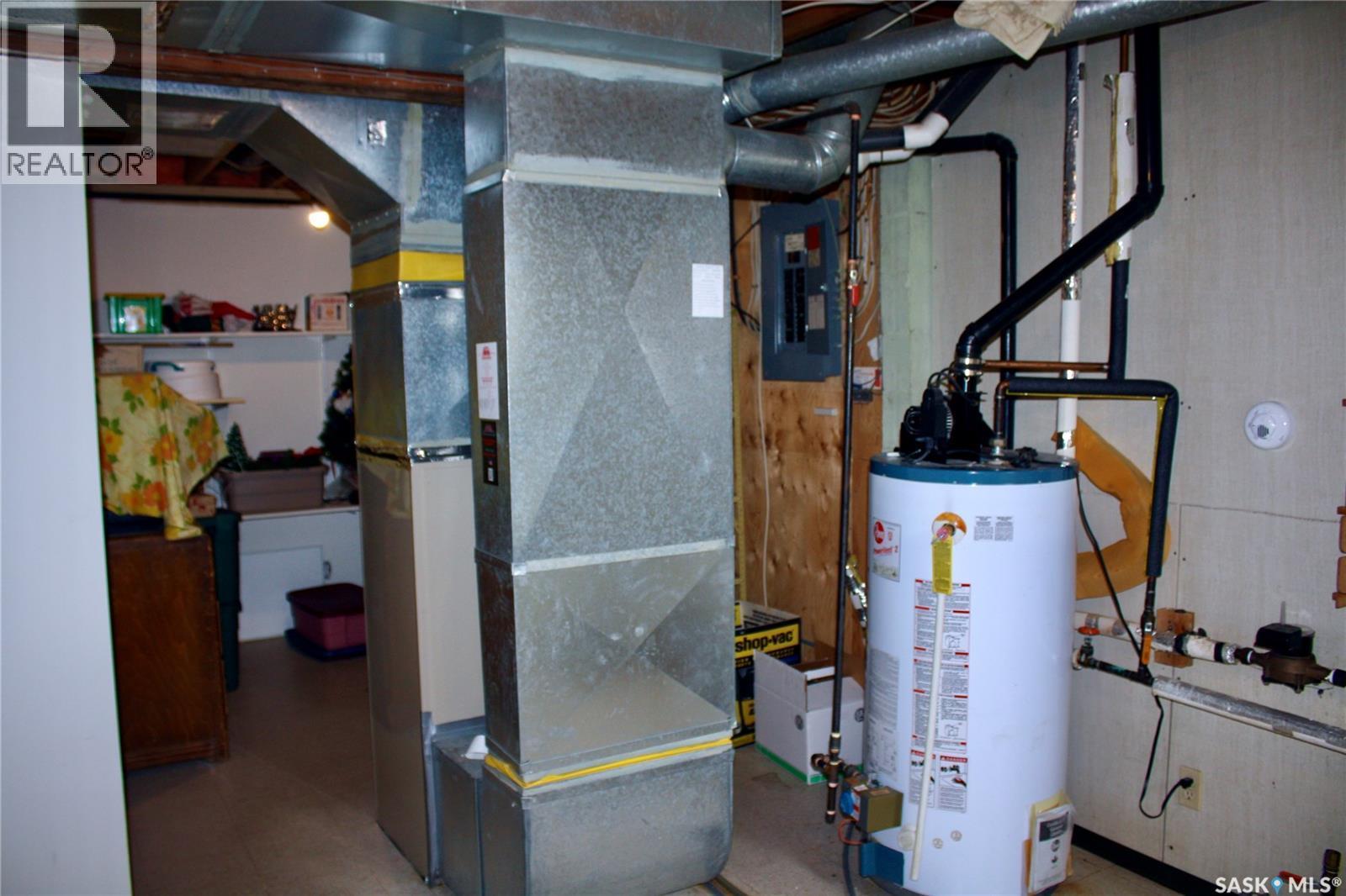 31 Queen Street, Clavet, SK - Indoor Photo Showing Basement