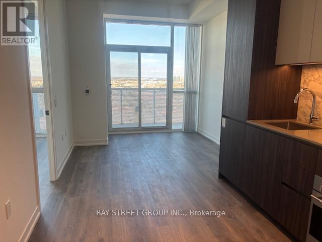 2703 - 8 Interchange Way Street, Vaughan, ON - Indoor