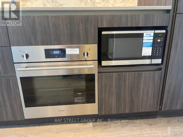 2703 - 8 Interchange Way Street, Vaughan, ON - Indoor