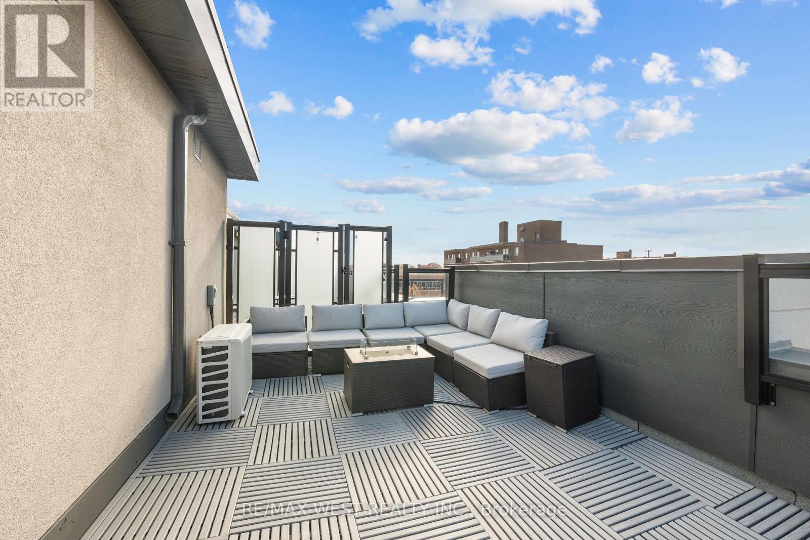 1062 Douglas Mccurdy Common, Mississauga, ON - Outdoor