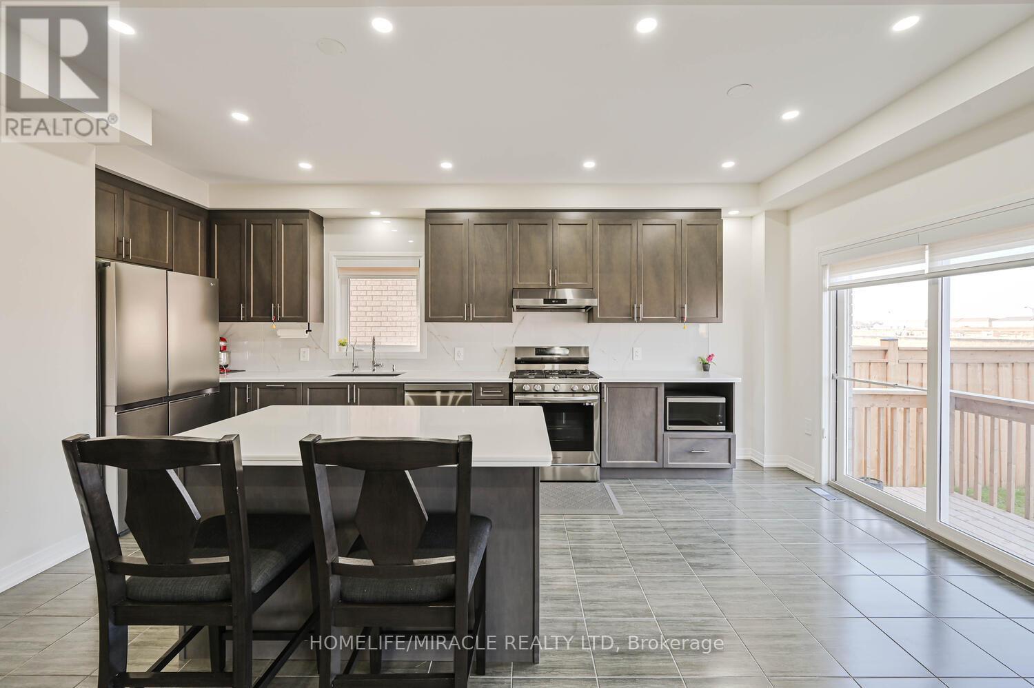 160 Cittadella Boulevard, Hamilton, ON - Indoor Photo Showing Kitchen With Upgraded Kitchen