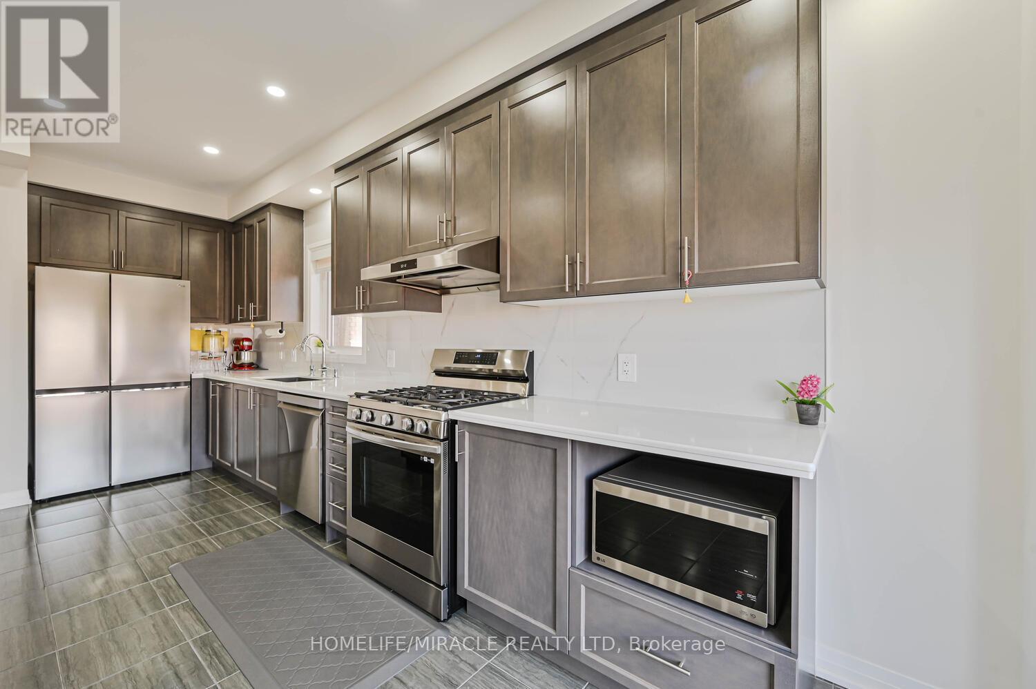 160 Cittadella Boulevard, Hamilton, ON - Indoor Photo Showing Kitchen