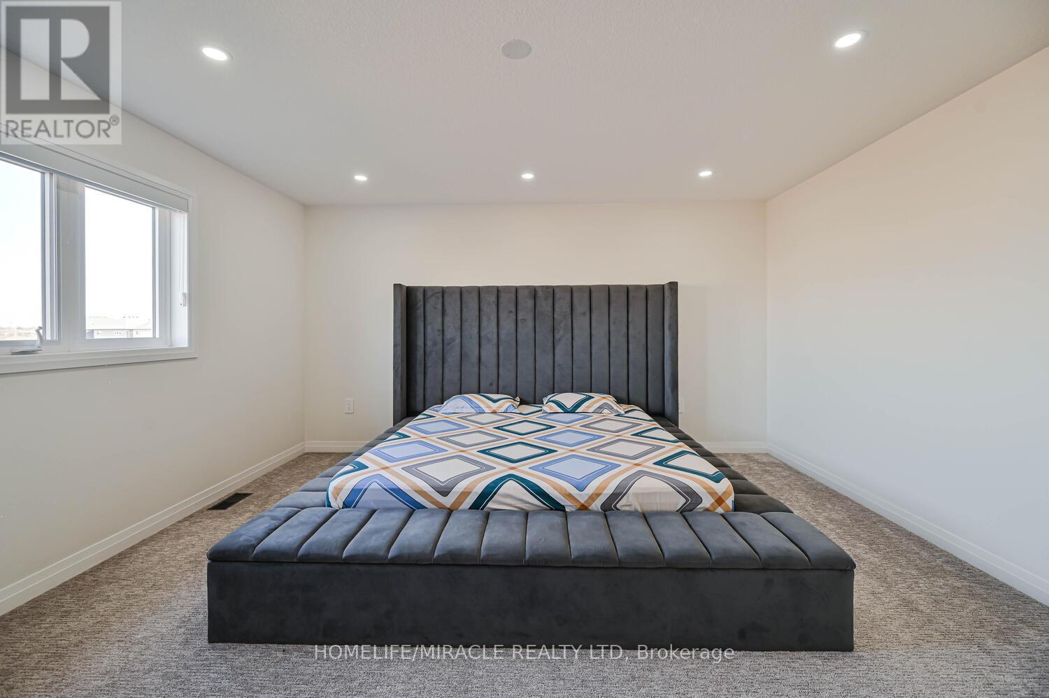 160 Cittadella Boulevard, Hamilton, ON - Indoor Photo Showing Bedroom