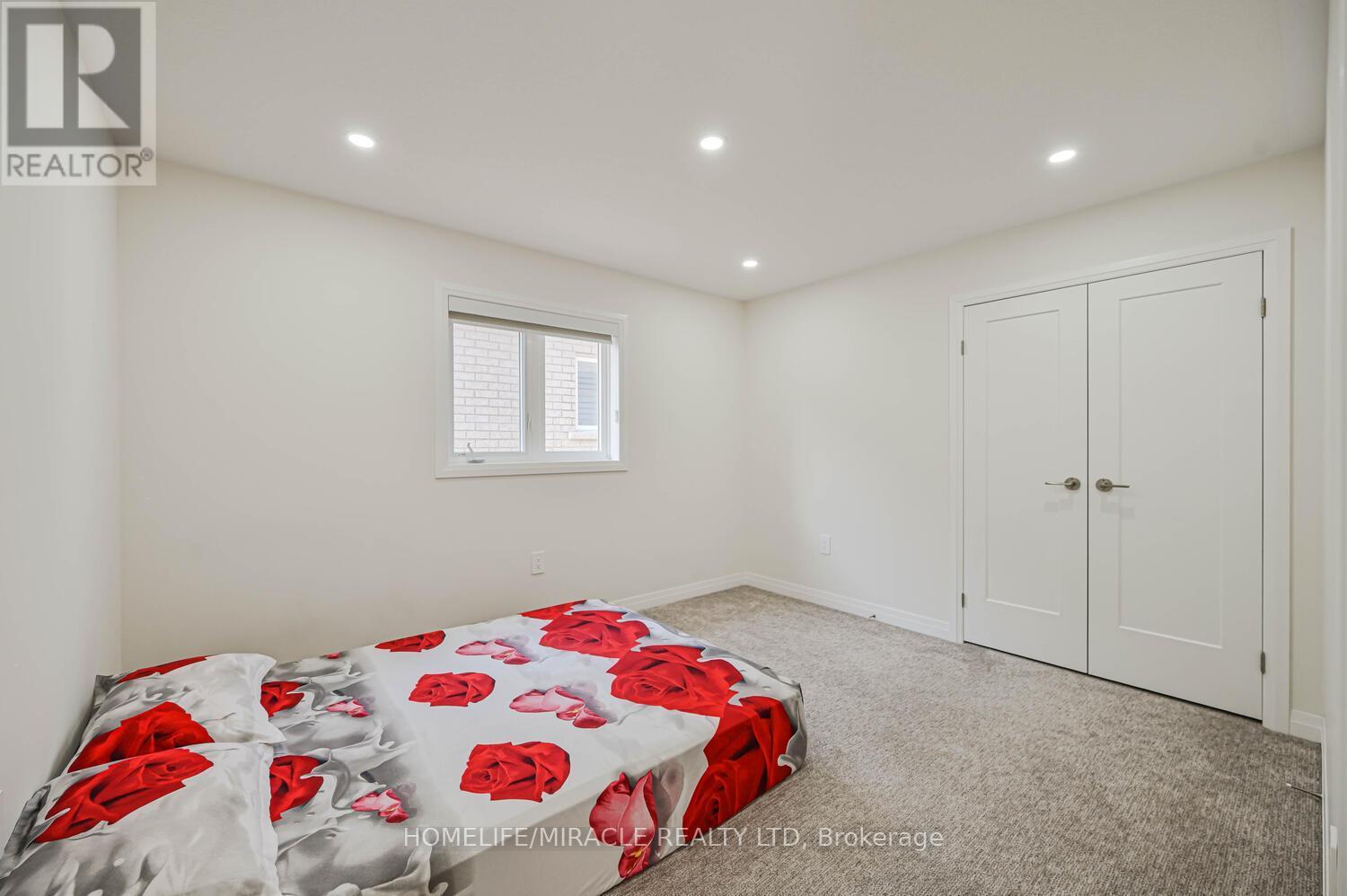 160 Cittadella Boulevard, Hamilton, ON - Indoor Photo Showing Bedroom