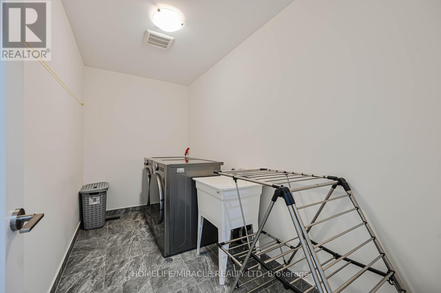 160 Cittadella Boulevard, Hamilton, ON - Indoor Photo Showing Laundry Room