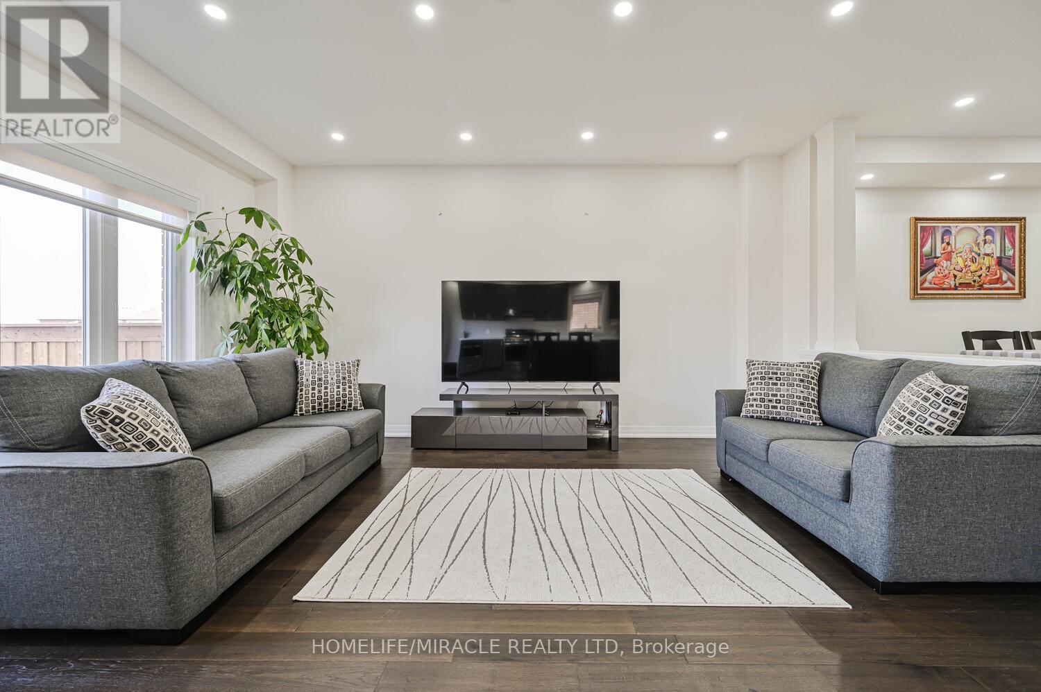 160 Cittadella Boulevard, Hamilton, ON - Indoor Photo Showing Living Room
