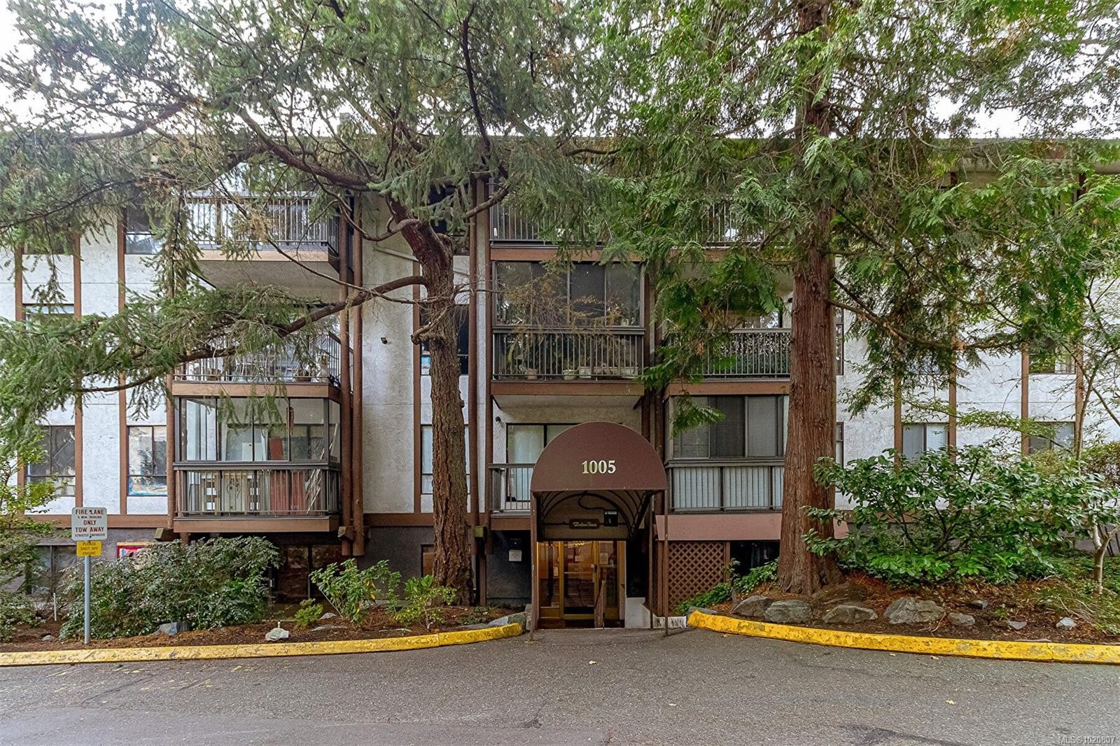 419-1005 Mckenzie Ave, Saanich, BC - Outdoor