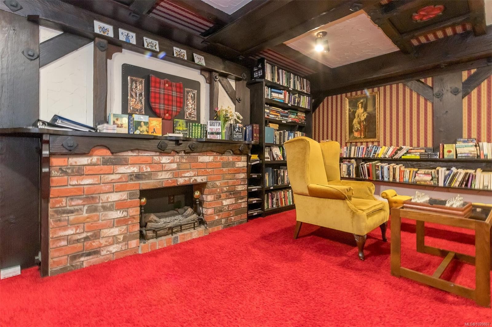 419-1005 Mckenzie Ave, Saanich, BC - Indoor Photo Showing Other Room With Fireplace