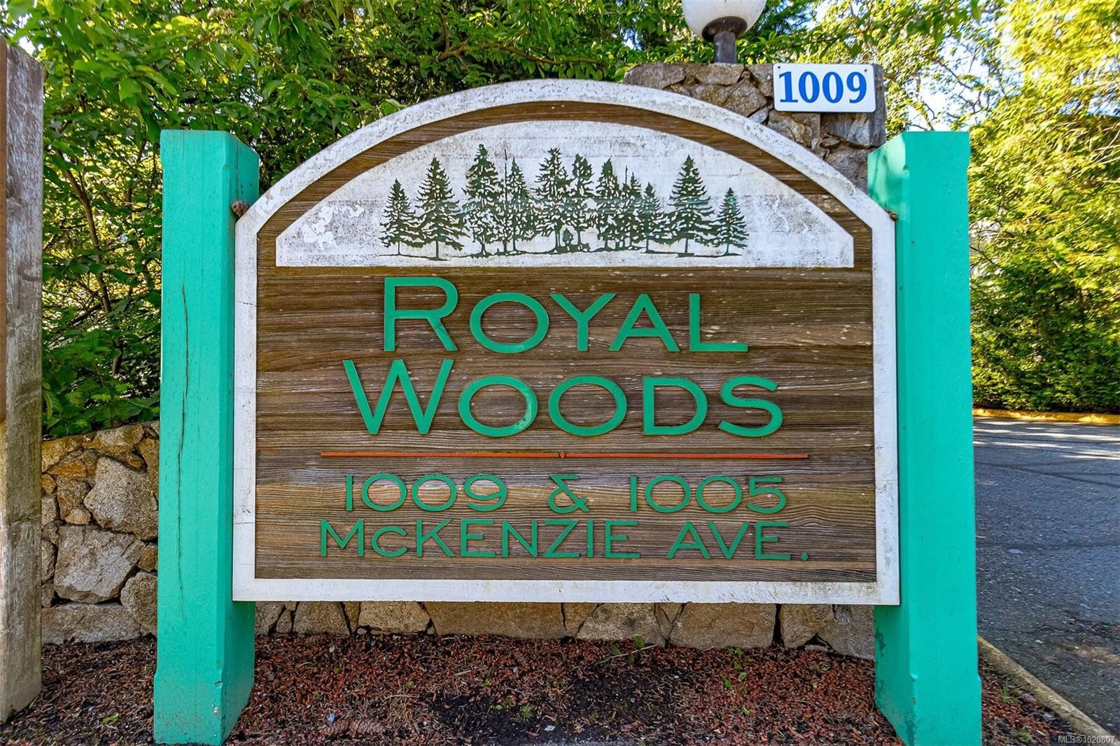 419-1005 Mckenzie Ave, Saanich, BC - Outdoor