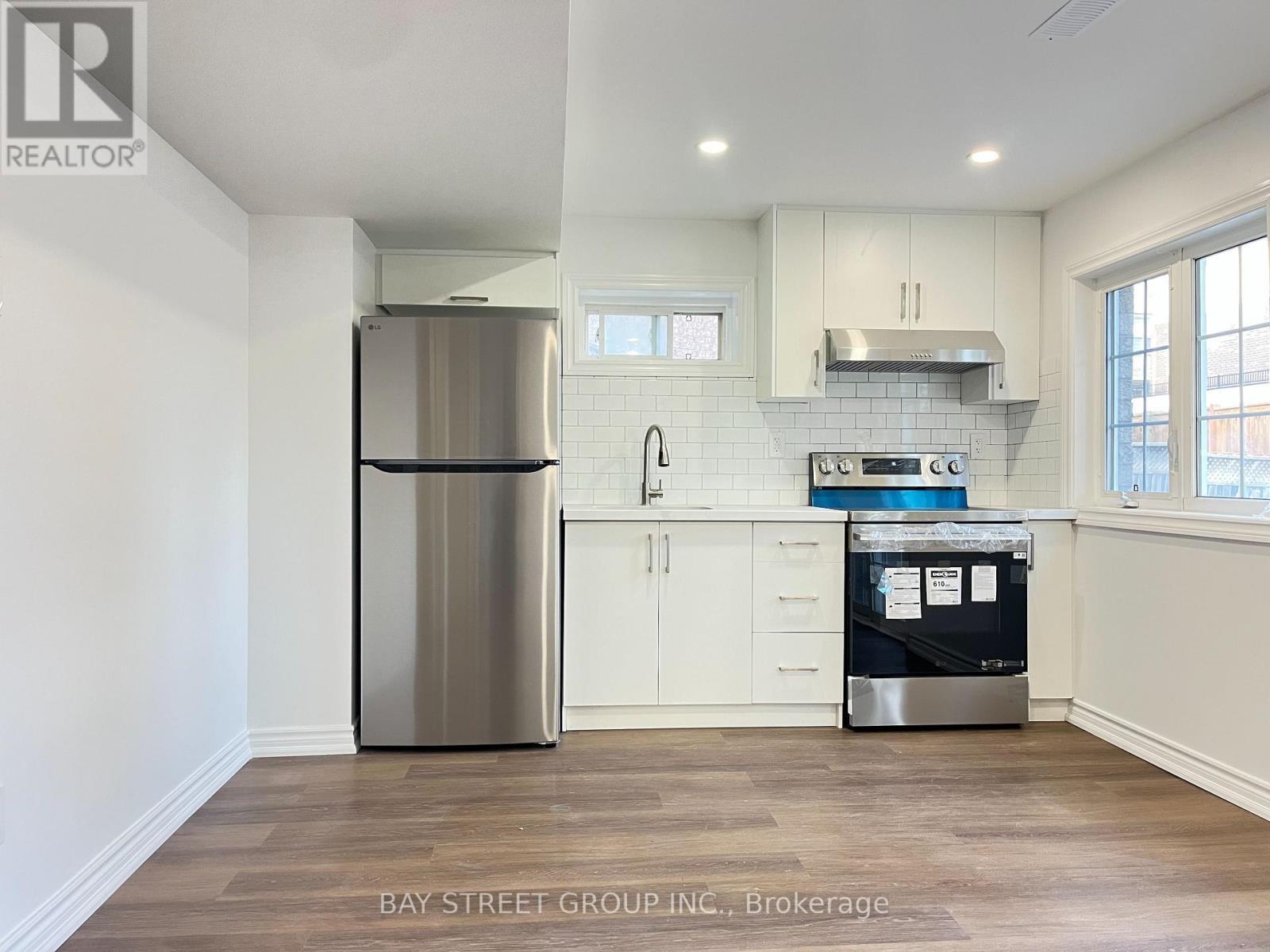 Lower Unit - 27 Macadam Road, Markham, ON - Indoor Photo Showing Kitchen With Stainless Steel Kitchen