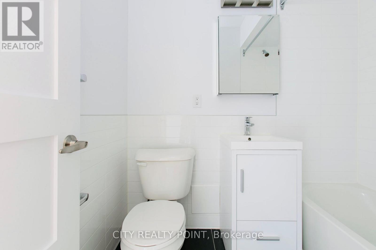 302 - 990 Avenue Road, Toronto, ON - Indoor Photo Showing Bathroom