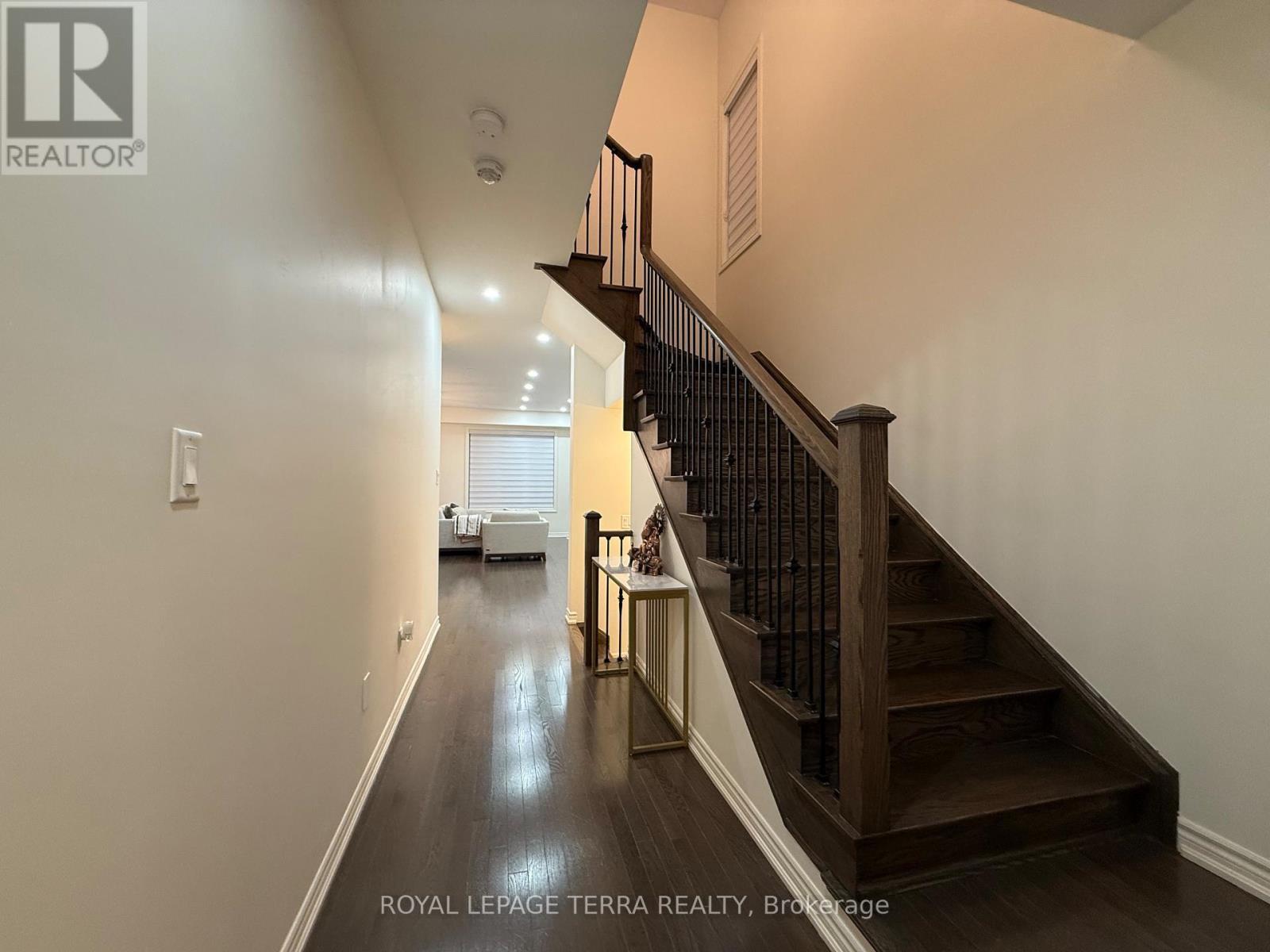 70 Fruitful Crescent, Whitby, ON - Indoor Photo Showing Other Room