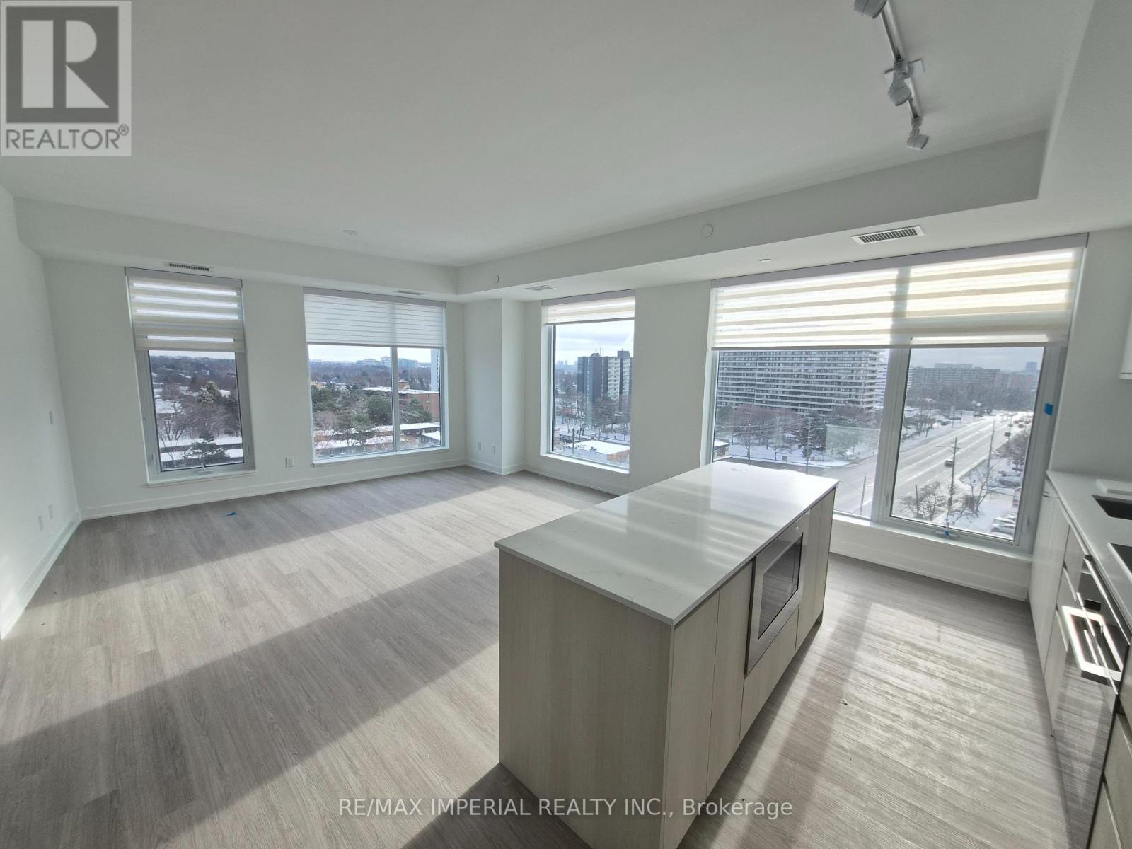 819 - 8188 Yonge Street S, Vaughan, ON - Indoor