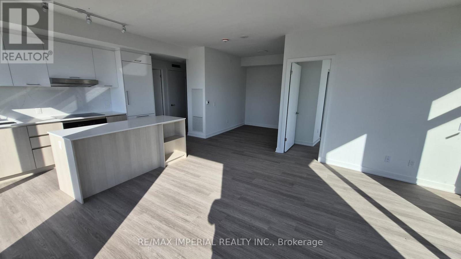 819 - 8188 Yonge Street S, Vaughan, ON - Indoor