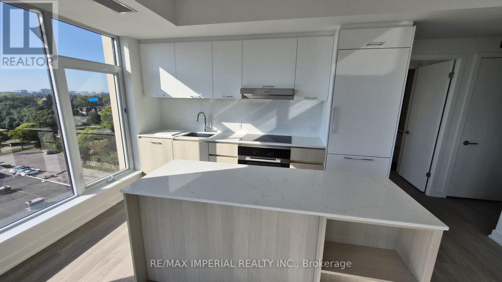 819 - 8188 Yonge Street S, Vaughan, ON - Indoor