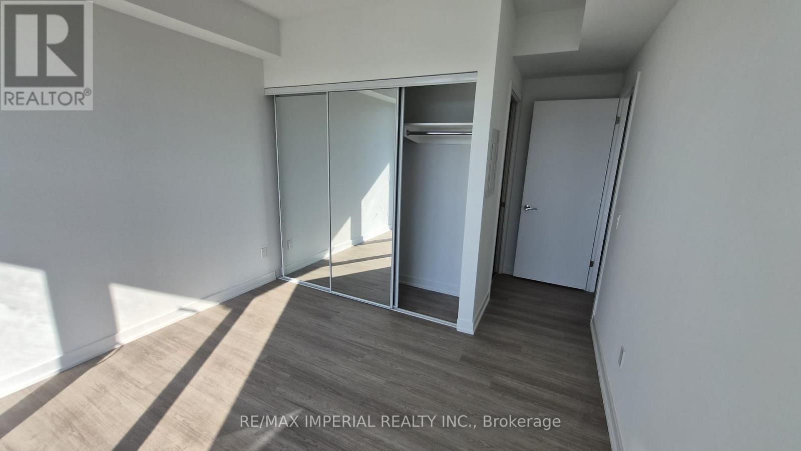 819 - 8188 Yonge Street S, Vaughan, ON - Indoor Photo Showing Other Room