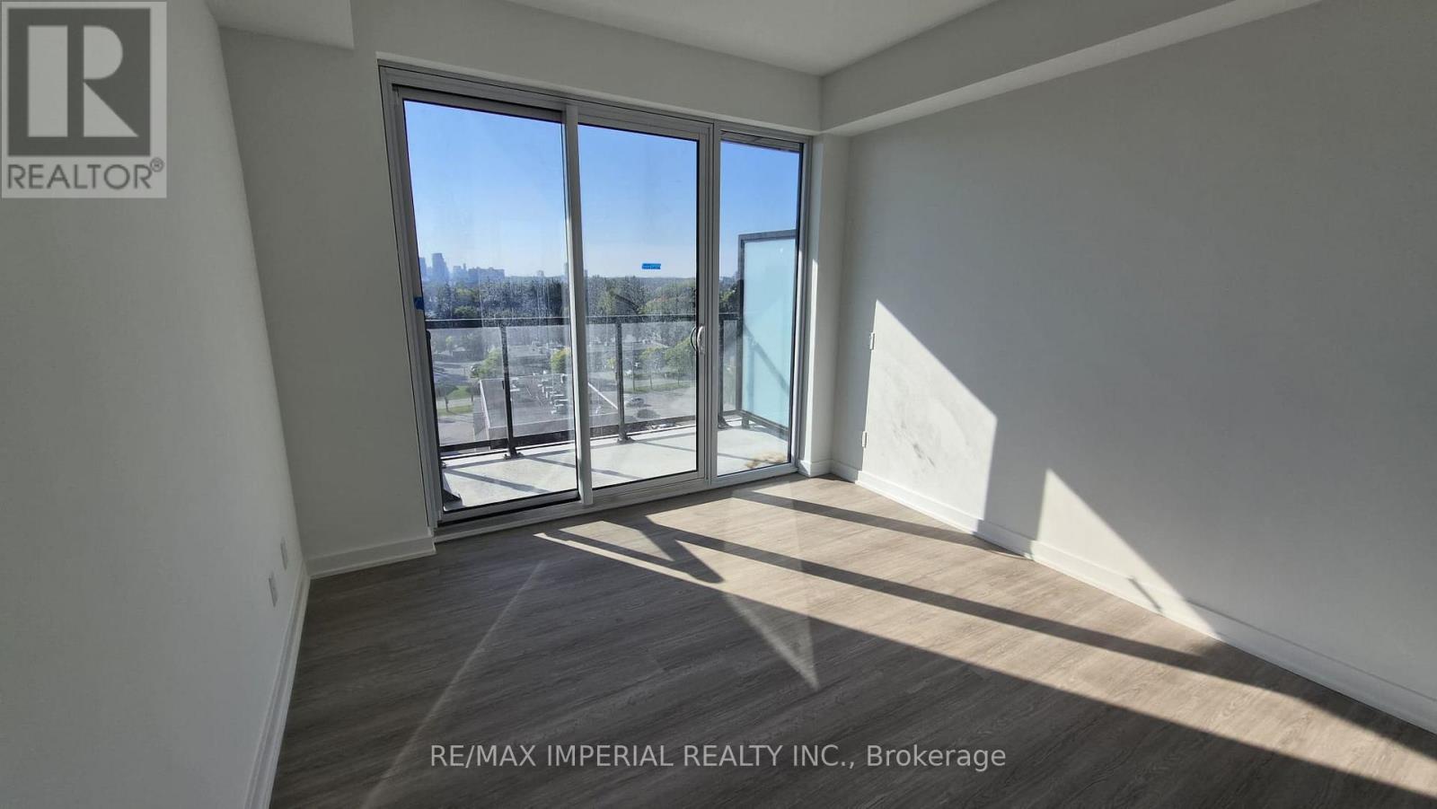 819 - 8188 Yonge Street S, Vaughan, ON - Indoor Photo Showing Other Room