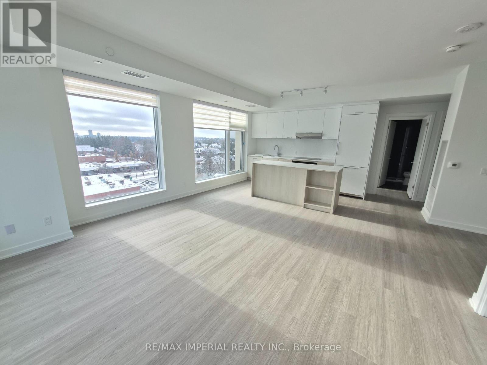819 - 8188 Yonge Street S, Vaughan, ON - Indoor