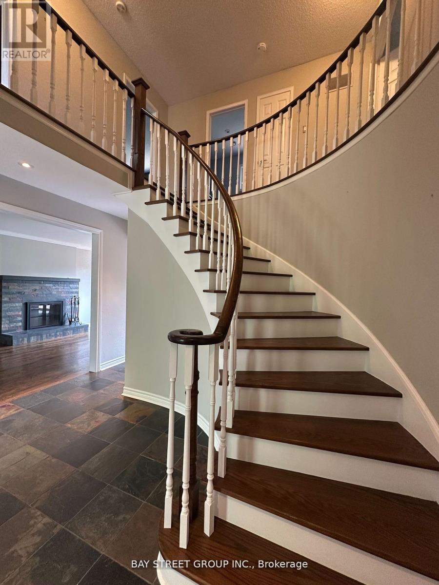 9 Chadburn Crescent, Aurora, ON - Indoor Photo Showing Other Room