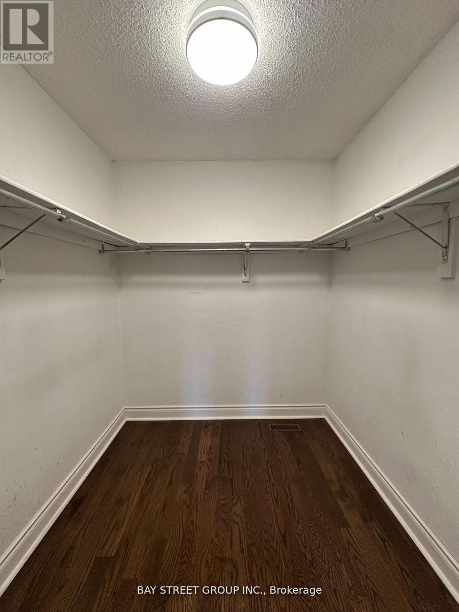 9 Chadburn Crescent, Aurora, ON - Indoor With Storage