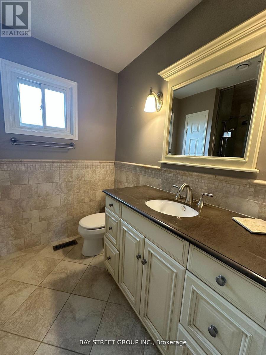 9 Chadburn Crescent, Aurora, ON - Indoor Photo Showing Bathroom