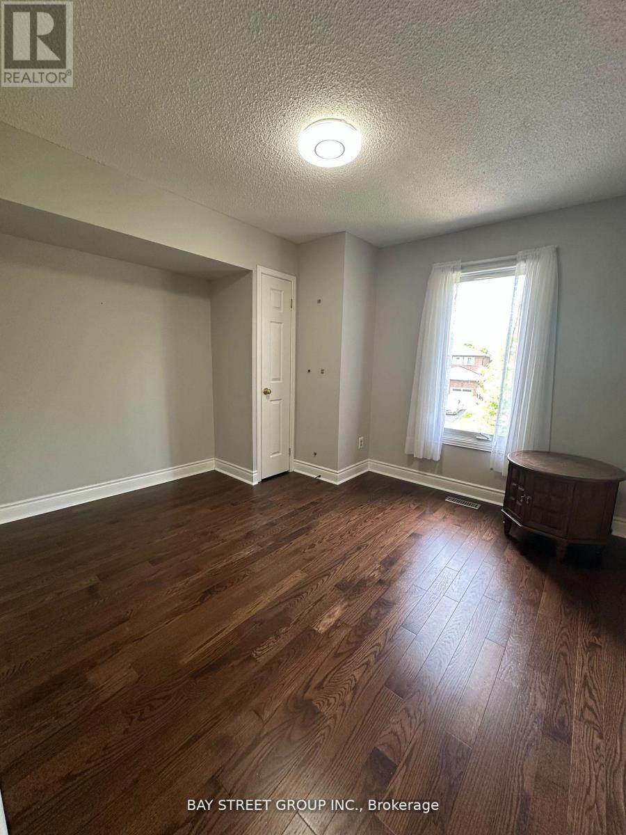 9 Chadburn Crescent, Aurora, ON - Indoor Photo Showing Other Room