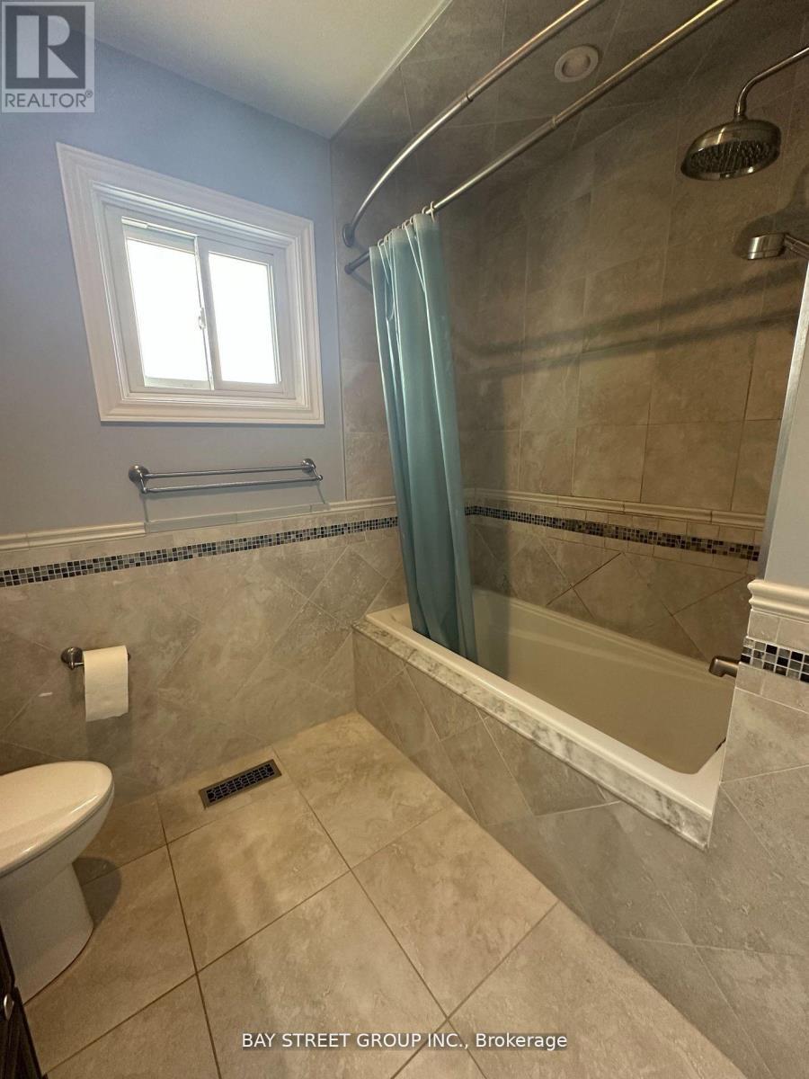 9 Chadburn Crescent, Aurora, ON - Indoor Photo Showing Bathroom