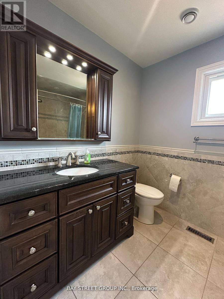 9 Chadburn Crescent, Aurora, ON - Indoor Photo Showing Bathroom