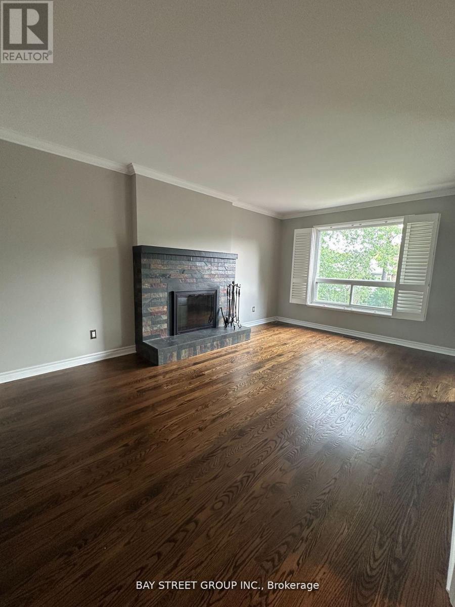 9 Chadburn Crescent, Aurora, ON - Indoor Photo Showing Living Room With Fireplace